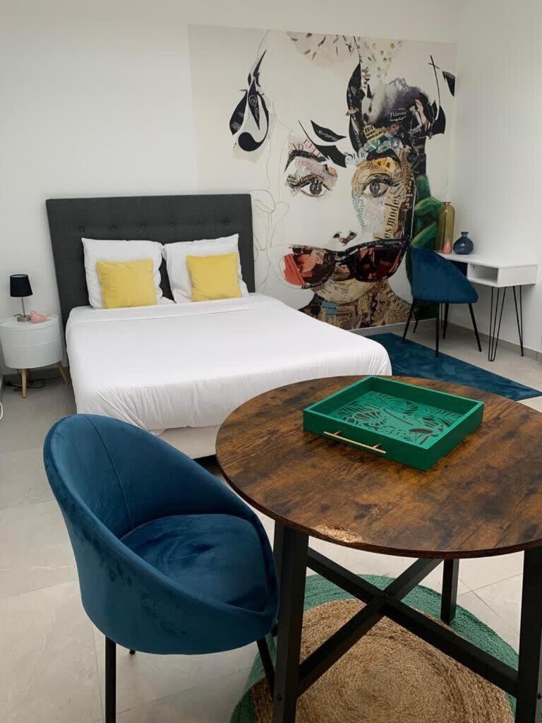 Cosy And Modern Studio In Heart Of Xvii Area * Parijs